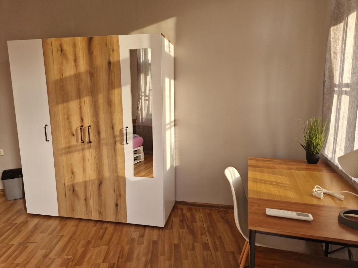 Lambo'S Corner Varna - Guest Rooms Esterno foto